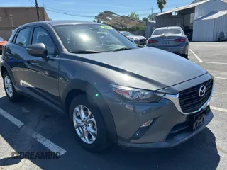 2019 Mazda CX-3 Sport z VIN JM1DKDB78K1427775, wystawiony jako Copart lot #56707515 z przebiegiem 42 318 mil mil oraz Szkody całkowita. Historia ofert i sprzedaży dostępna na DreamBid. Obrazek 1.