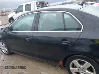 2009 Volkswagen Jetta Sedan SE with VIN 3VWRM71K39M061922, listed as a IAAI auction lot 41833902 with 207,905 mi miles. Bid and sale history available at carsss.com. Image 14.