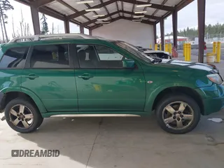 2006 Mitsubishi Outlander SE with VIN JA4LX41F46U007788, listed as a IAAI auction lot 41827737 with 175,738 mi miles. Bid and sale history available at carsss.com. Image 14.