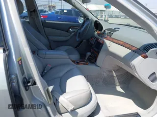 2006 Mercedes-Benz S 500 z VIN WDBNG75J46A464972, wystawiony jako IAAI lot #42153354 z przebiegiem 126 221 mil mil oraz . Historia ofert i sprzedaży dostępna na DreamBid. Obrazek 5.