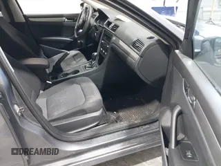 2012 Volkswagen Passat S z VIN 1VWAP7A3XCC050485, wystawiony jako IAAI lot #41690837 z przebiegiem 239 583 mil mil oraz . Historia ofert i sprzedaży dostępna na DreamBid. Obrazek 5.
