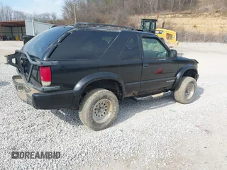 2000 Chevrolet Blazer LS z VIN 1GNCT18W1YK112722, wystawiony jako IAAI lot #41758275 z przebiegiem 157 730 mil mil oraz . Historia ofert i sprzedaży dostępna na DreamBid. Obrazek 4.