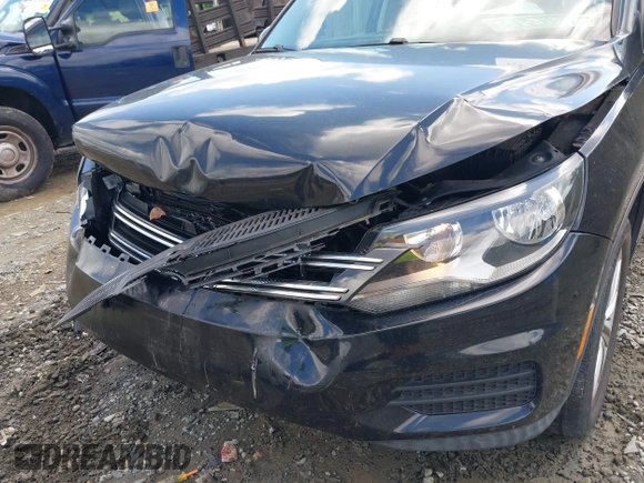 2017 Volkswagen Tiguan S z VIN WVGAV7AX3HK043141, wystawiony jako IAAI lot #42259813 z przebiegiem 63 151 mil mil oraz . Historia ofert i sprzedaży dostępna na DreamBid. Obrazek 6.