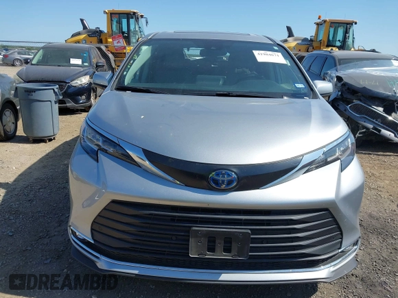 2022 Toyota Sienna XLE with VIN 5TDYRKEC1NS125049, listed as a IAAI auction lot 41984671 with 40,705 mi miles and . Bid and sale history available at DreamBid. Image 13.