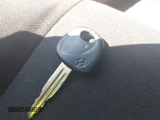 2001 Hyundai Tiburon z VIN KMHJG25F71U226180, wystawiony jako IAAI lot #42123872 z przebiegiem 167 444 mil mil oraz . Historia ofert i sprzedaży dostępna na DreamBid. Obrazek 11.