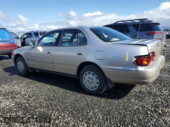 1996 Toyota Camry DX with VIN JT2BG12K0T0343249, listed as a Copart auction lot 45244435 with 179,986 mi miles and Salvage Title. Bid and sale history available at carsss.com. Image 2.