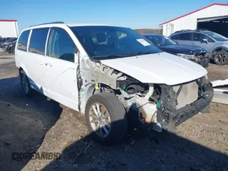 2019 Dodge Grand Caravan SXT with VIN 2C4RDGCG8KR761462, listed as a IAAI auction lot 41322097 with 132,110 mi miles. Bid and sale history available at carsss.com. Image 1.