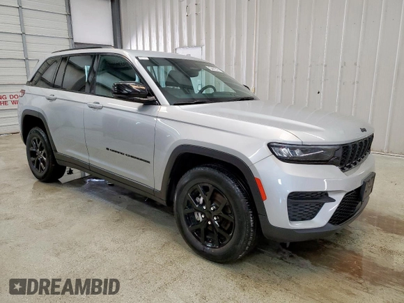 2024 Jeep Grand Cherokee Altitude with VIN 1C4RJHAG6RC124560, listed as a Copart auction lot 64229455 with 41,044 mi miles and Clean title. Bid and sale history available at DreamBid. Image 4.