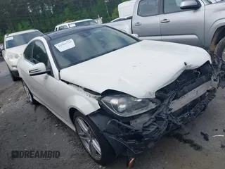 2013 Mercedes-Benz C 250 с VIN WDDGJ4HB5DG040733, выставлен на аукционе IAAI как лот 42086714 с пробегом 115 000 миль миль и . История ставок и продаж доступна на DreamBid. Изображение 1.