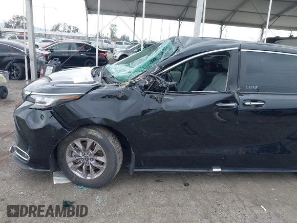 2022 Toyota Sienna XLE with VIN 5TDYRKEC8NS123217, listed as a IAAI auction lot 41904442 with 73,802 mi miles. Bid and sale history available at carsss.com. Image 6.