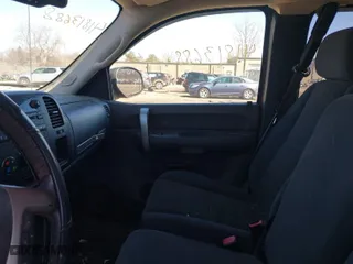 2007 Chevrolet Silverado 1500 LTZ with VIN 2GCEK19J871708240, listed as a IAAI auction lot 41813688 with 193,633 mi miles. Bid and sale history available at carsss.com. Image 5.