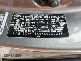 2012 Kia Sorento LX z VIN 5XYKT3A6XCG220216, wystawiony jako Copart lot #57467095 z przebiegiem 116 672 mil mil oraz Szkoda całkowita • Salvage title. Historia ofert i sprzedaży dostępna na DreamBid. Obrazek 12.