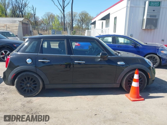 2016 MINI Hardtop 4 Door S z VIN WMWXU3C51G2D29400, wystawiony jako IAAI lot #42064309 z przebiegiem 85 021 mil mil oraz . Historia ofert i sprzedaży dostępna na DreamBid. Obrazek 13.