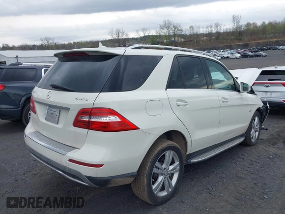 2012 Mercedes-Benz M ML 350 with VIN 4JGDA5HB5CA077443, listed as a IAAI auction lot 42093345 with 122,147 mi miles. Bid and sale history available at carsss.com. Image 4.