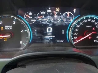 2018 GMC Sierra 2500HD Denali z VIN 1GT12UEY3JF229968, wystawiony jako IAAI lot #41679262 z przebiegiem 126 946 mil mil oraz . Historia ofert i sprzedaży dostępna na DreamBid. Obrazek 7.