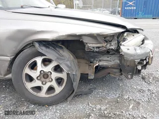 1998 Toyota Camry LE with VIN 4T1BF28K0WU066098, listed as a IAAI auction lot 41971003 with 324,180 mi miles. Bid and sale history available at carsss.com. Image 6.