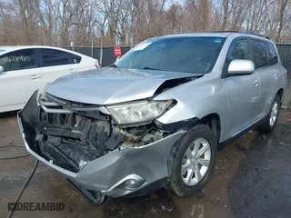 2011 Toyota Highlander with VIN 5TDBK3EH4BS044957, listed as a IAAI auction lot 41696233 with 276,287 mi miles. Bid and sale history available at carsss.com. Image 19.