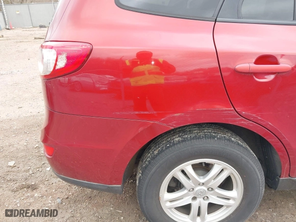 2011 Hyundai Santa Fe GLS with VIN 5XYZGDAB4BG024521, listed as a IAAI auction lot 42083231 with 212,216 mi miles. Bid and sale history available at carsss.com. Image 17.