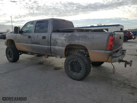 2006 Chevrolet Silverado 2500HD LT1 with VIN 1GCHK23D06F224317, listed as a Copart auction lot 84735874 with 200,346 mi miles and Salvage Title. Bid and sale history available at carsss.com. Image 2.