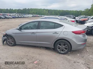 2017 Hyundai Elantra SE z VIN 5NPD84LF8HH007410, wystawiony jako IAAI lot #42023627 z przebiegiem 154 966 mil mil oraz . Historia ofert i sprzedaży dostępna na DreamBid. Obrazek 14.