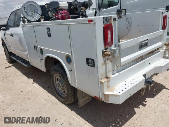 2019 Ford F-250 XL with VIN 1FT7X2BT5KED47410, listed as a IAAI auction lot 42553728 with 217,587 mi miles and . Bid and sale history available at DreamBid. Image 3.