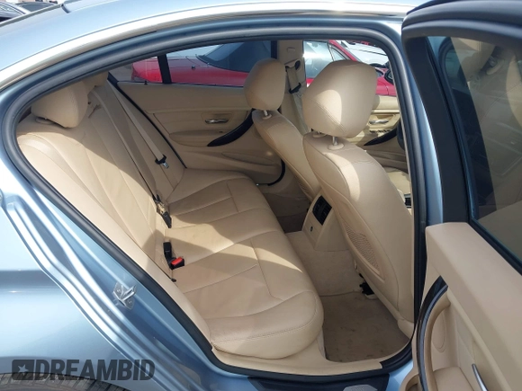 2014 BMW 3 Series 328i z VIN WBA3A5G5XENP31728, wystawiony jako IAAI lot #42446341 z przebiegiem 134 141 mil mil oraz . Historia ofert i sprzedaży dostępna na DreamBid. Obrazek 8.