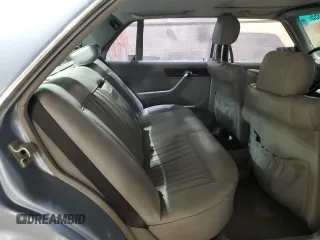 1986 Mercedes-Benz 560 with VIN WDBCA39DXGA213770, listed as a Copart auction lot 49787355 with 218,547 mi miles and Salvage Title. Bid and sale history available at DreamBid. Image 10.