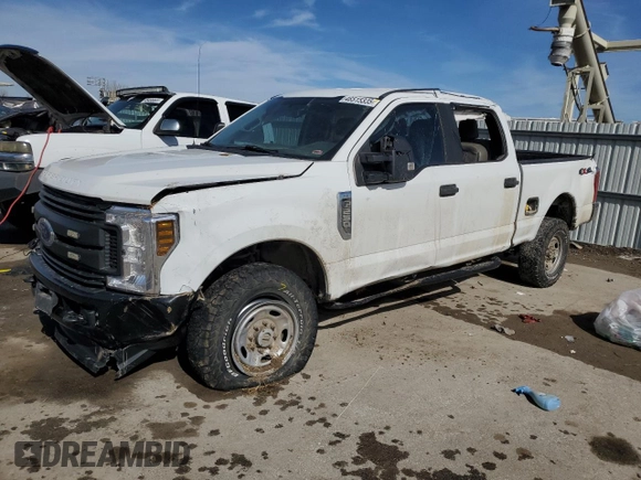 2018 Ford F-250 XL z VIN 1FT7W2B63JEB97907, wystawiony jako Copart lot #46515335 z przebiegiem 209 181 mil mil oraz Szkoda całkowita • Salvage title. Historia ofert i sprzedaży dostępna na DreamBid. Obrazek 1.