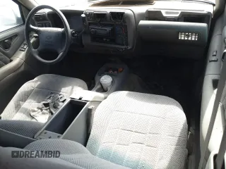 1995 Chevrolet Blazer с VIN 1GNDT13W8S2197190, выставлен на аукционе Copart как лот 52053765 с пробегом Не указан миль и На запчасти • Non repairable. История ставок и продаж доступна на DreamBid. Изображение 8.