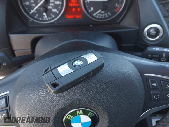 2014 BMW X1 sDrive28i z VIN WBAVM1C57EVW47767, wystawiony jako IAAI lot #41867313 z przebiegiem 90 431 mil mil oraz . Historia ofert i sprzedaży dostępna na DreamBid. Obrazek 11.