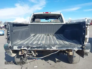 2005 Chevrolet Silverado 1500 Z71 z VIN 1GCEK19B35Z150360, wystawiony jako IAAI lot #41923111 z przebiegiem Nie podano mil oraz . Historia ofert i sprzedaży dostępna na DreamBid. Obrazek 16.