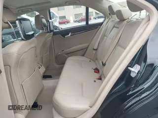 2013 Mercedes-Benz C 250 Sport z VIN WDDGF4HB6DA783387, wystawiony jako IAAI lot #42169798 z przebiegiem 69 168 mil mil oraz . Historia ofert i sprzedaży dostępna na DreamBid. Obrazek 8.