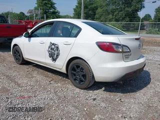 2011 Mazda 3 i Touring z VIN JM1BL1VF6B1367176, wystawiony jako IAAI lot #42484280 z przebiegiem 126 732 mil mil oraz . Historia ofert i sprzedaży dostępna na DreamBid. Obrazek 3.