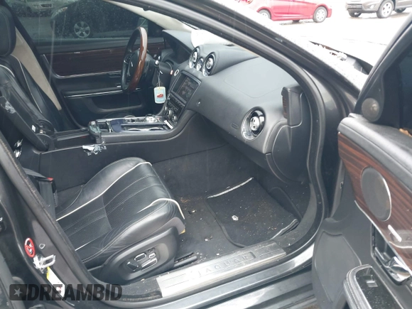 2012 Jaguar XJ XJL z VIN SAJWA2GB5CLV30883, wystawiony jako IAAI lot #42369631 z przebiegiem 114 018 mil mil oraz . Historia ofert i sprzedaży dostępna na DreamBid. Obrazek 5.