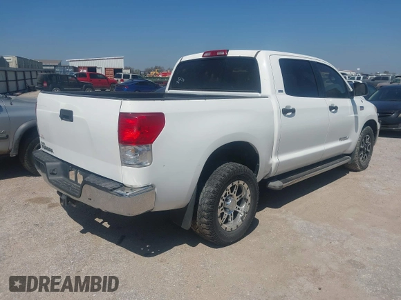 2011 Toyota Tundra z VIN 5TFEY5F18BX105276, wystawiony jako IAAI lot #41735082 z przebiegiem 221 992 mil mil oraz . Historia ofert i sprzedaży dostępna na DreamBid. Obrazek 4.