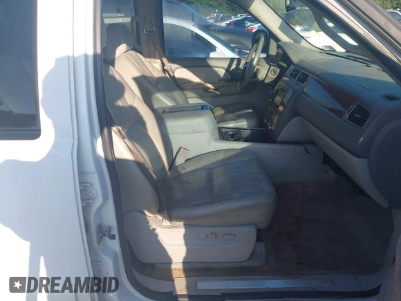 2007 Chevrolet Tahoe LT z VIN 1GNEK13047R111746, wystawiony jako IAAI lot #42511260 z przebiegiem 183 783 mil mil oraz . Historia ofert i sprzedaży dostępna na DreamBid. Obrazek 5.