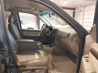 2005 Ford Explorer Eddie Bauer с VIN 1FMDU74WX5UB59231, выставлен на аукционе IAAI как лот 42222505 с пробегом 213 350 миль миль и . История ставок и продаж доступна на DreamBid. Изображение 5.