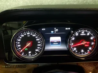 2017 Mercedes-Benz E 300 Luxury z VIN WDDZF4KB5HA087692, wystawiony jako Copart lot #46147515 z przebiegiem 78 524 mil mil oraz Szkoda całkowita • Salvage title. Historia ofert i sprzedaży dostępna na DreamBid. Obrazek 9.