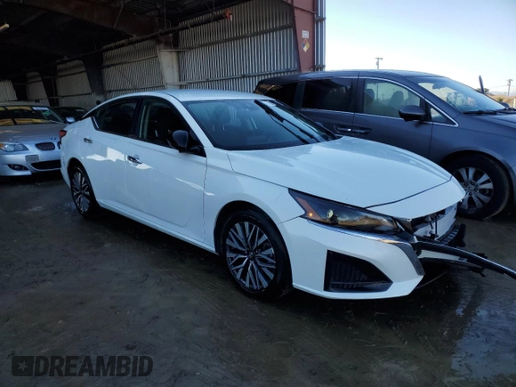 2024 Nissan Altima SV with VIN 1N4BL4DV3RN420483, listed as a Copart auction lot 83632714 with 8,444 mi miles and Clean Title. Bid and sale history available at DreamBid. Image 4.