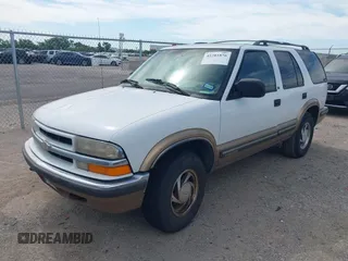 1999 Chevrolet Blazer Trailblazer z VIN 1GNDT13W4X2208791, wystawiony jako IAAI lot #42281876 z przebiegiem 261 605 mil mil oraz . Historia ofert i sprzedaży dostępna na DreamBid. Obrazek 2.
