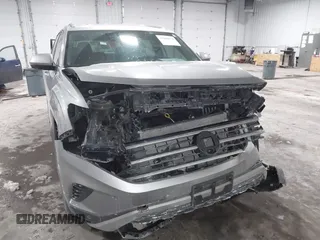 2021 Volkswagen Atlas SE z VIN 1V2HE2CA9MC219076, wystawiony jako IAAI lot #41608670 z przebiegiem 56 162 mil mil oraz . Historia ofert i sprzedaży dostępna na DreamBid. Obrazek 11.