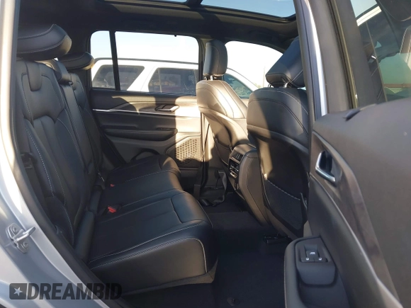 2024 Jeep Grand Cherokee Limited with VIN 1C4RJHBG2RC195432, listed as a IAAI auction lot 41625448 with 6,291 mi miles and . Bid and sale history available at DreamBid. Image 8.