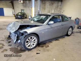 2011 BMW 3 Series 328i z VIN WBAKE5C51BE573555, wystawiony jako Copart lot #48300055 z przebiegiem Nie podano mil oraz Szkoda całkowita • Salvage title. Historia ofert i sprzedaży dostępna na DreamBid. Obrazek 1.