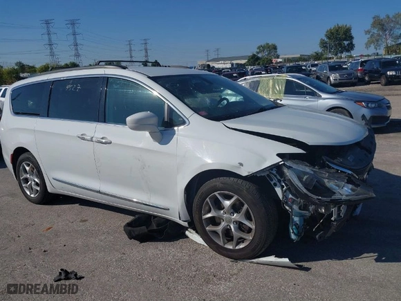 2017 Chrysler Pacifica Touring-L with VIN 2C4RC1BG9HR516082, listed as a IAAI auction lot 40524527 with NaN miles. Bid and sale history available at carsss.com. Image 1.