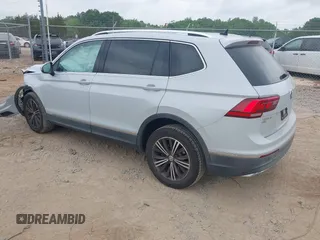 2018 Volkswagen Tiguan SEL z VIN 3VV3B7AXXJM039125, wystawiony jako IAAI lot #42125540 z przebiegiem 91 551 mil mil oraz . Historia ofert i sprzedaży dostępna na DreamBid. Obrazek 3.