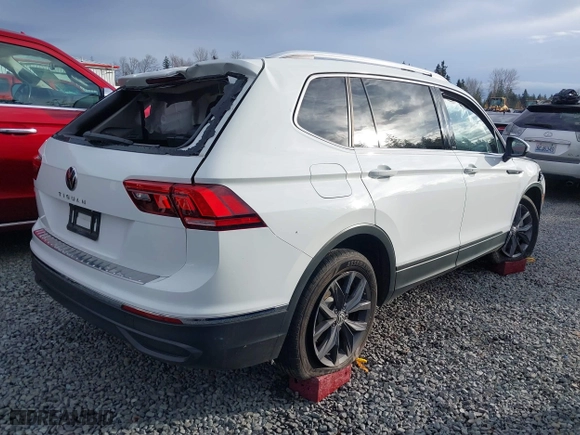 2022 Volkswagen Tiguan SE with VIN 3VV3B7AX0NM121824, listed as a IAAI auction lot 40910015 with 21,825 mi miles. Bid and sale history available at carsss.com. Image 4.