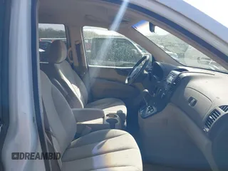 2006 Kia Sedona LX with VIN KNDMB233866052026, listed as a IAAI auction lot 42095980 with 230,320 mi miles. Bid and sale history available at carsss.com. Image 5.