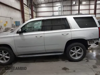 2015 Chevrolet Tahoe LT z VIN 1GNSKBKC7FR255956, wystawiony jako IAAI lot #42310560 z przebiegiem 215 968 mil mil oraz . Historia ofert i sprzedaży dostępna na DreamBid. Obrazek 15.