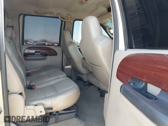2006 Ford F-250 XL z VIN 1FTSW21P06EA12272, wystawiony jako IAAI lot #42101086 z przebiegiem 247 602 mil mil oraz . Historia ofert i sprzedaży dostępna na DreamBid. Obrazek 8.