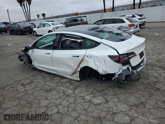 2022 Tesla Model 3 z VIN 5YJ3E1EA8NF244865, wystawiony jako Copart lot #55698465 z przebiegiem Nie podano mil oraz Szkoda całkowita • Salvage title. Historia ofert i sprzedaży dostępna na DreamBid. Obrazek 2.